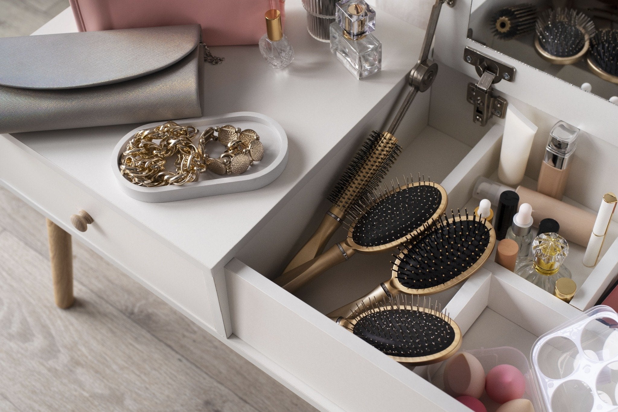 How to Choose a High-Quality Vanity Table – And Why Furnazahome’s Panel Vanity is Worth the Wait